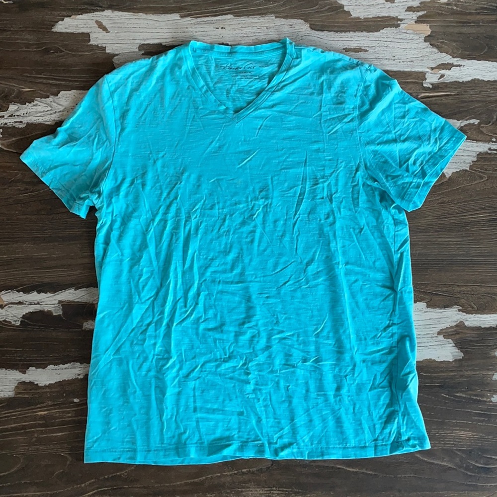 Kenneth Cole Men’s XL Light Blue V-Neck Short Sleeve T-Shirt